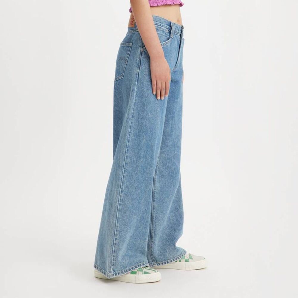Levi's -  Women's High Rise Straight Leg Relaxed Jean Take Chances - Picture 3 of 3